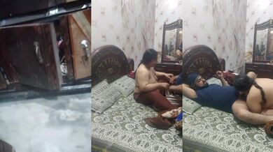 Moti muslim aunty fucking husband’s friend