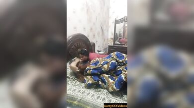 Moti muslim aunty fucking husband’s friend