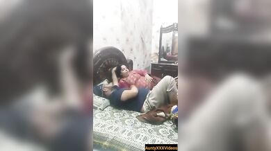 Moti muslim aunty fucking husband’s friend