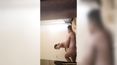 Marathi aunty and young lover in 19 mins sex video